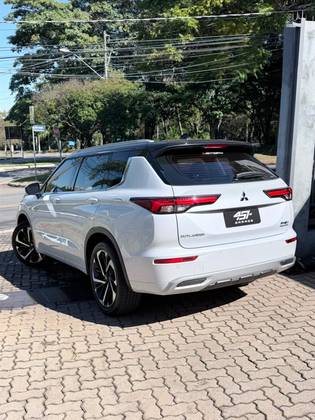 MITSUBISHI OUTLANDER 2.4 PHEV SIGNATURE S-AWC DHT MITSUBISHI OUTLANDER 2.4 PHEV SIGNATURE S-AWC DHT